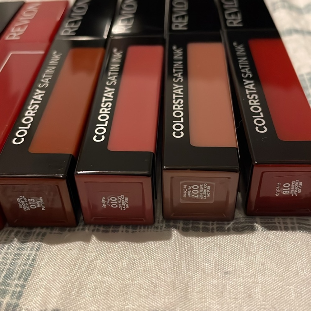 REVLON - Picture 3 of 4